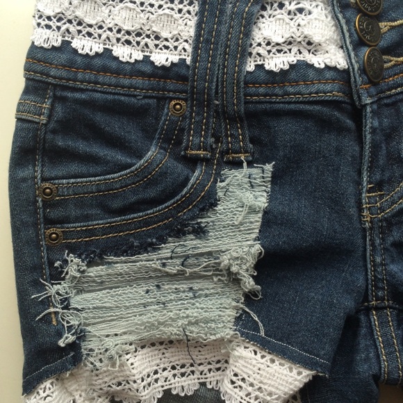 Lace Trimmed Jean Shorts - Picture 3 of 3
